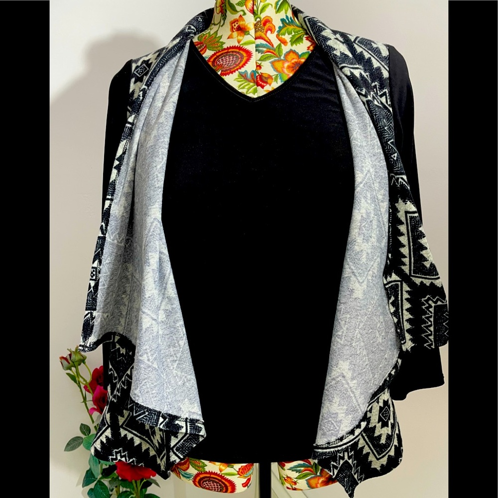 Hamilton Cardigan Blouse, 1 piece - Picture 6 of 9